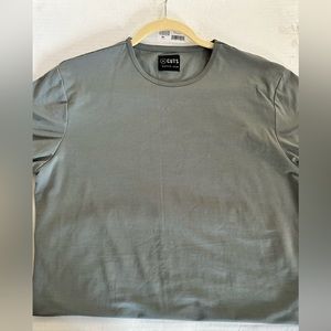 Cuts Tee Curve Hem Large never worn